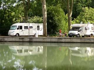 aire de caumont sur garonne